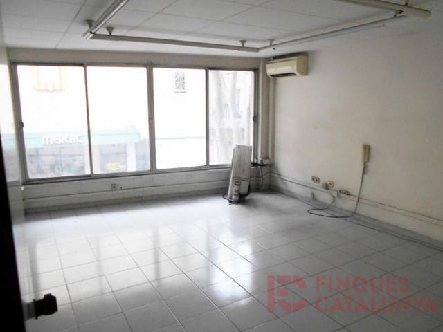 Kontor til salgs i Girona by med garasje - € 180 000 (Ref: 9516261)