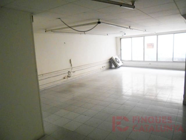 Kontor til salgs i Girona by med garasje - € 180 000 (Ref: 9516261)