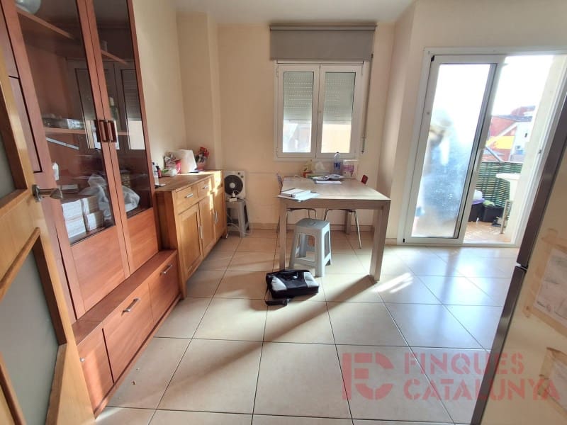 3 bedroom Flat for sale in Girona city - € 220,000 (Ref: 9519017)