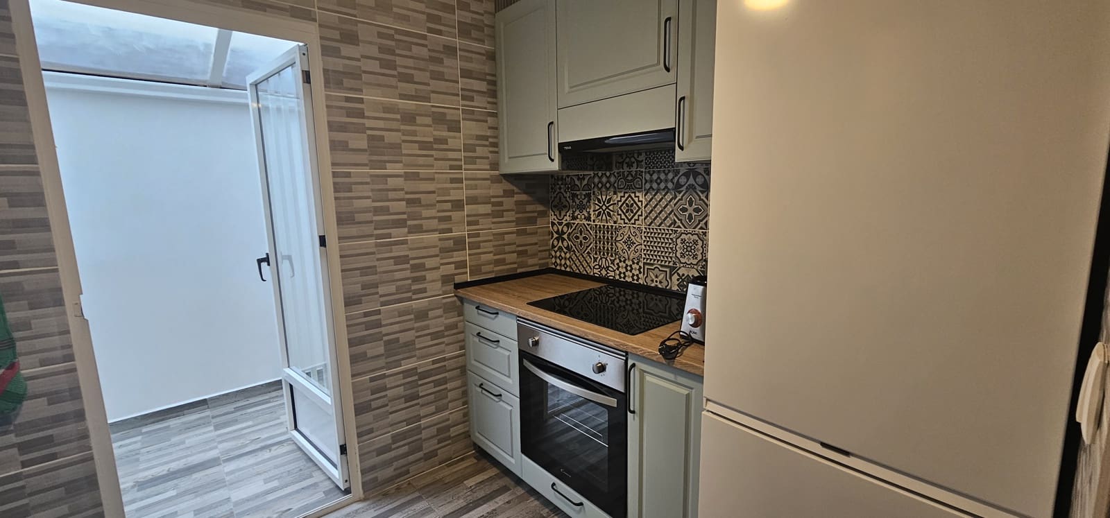 2 bedroom Apartment for sale in Torrevieja with pool - € 145,000 (Ref: 9242313)