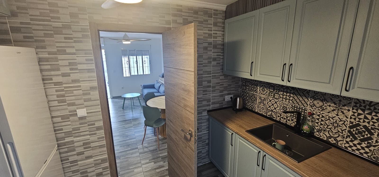 2 bedroom Apartment for sale in Torrevieja with pool - € 145,000 (Ref: 9242313)