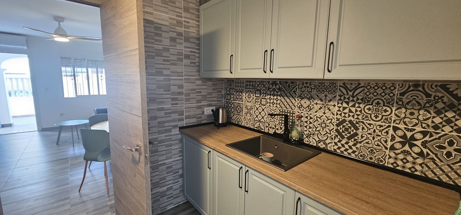 2 bedroom Apartment for sale in Torrevieja with pool - € 145,000 (Ref: 9242313)