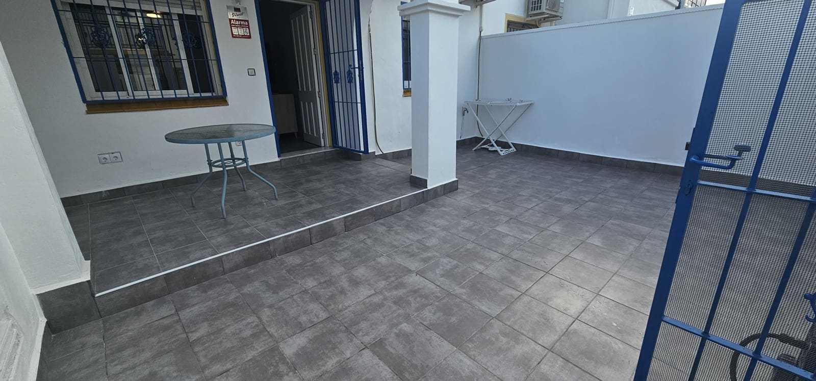 2 bedroom Apartment for sale in Torrevieja with pool - € 145,000 (Ref: 9242313)