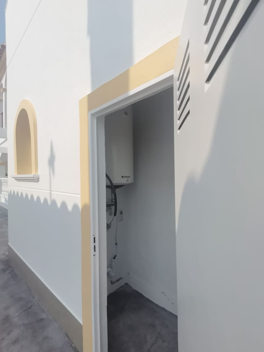 2 bedroom Villa for sale in Algorfa with garage - € 295,000 (Ref: 9243505)