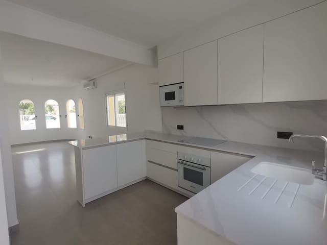 2 bedroom Villa for sale in Algorfa with garage - € 295,000 (Ref: 9243505)