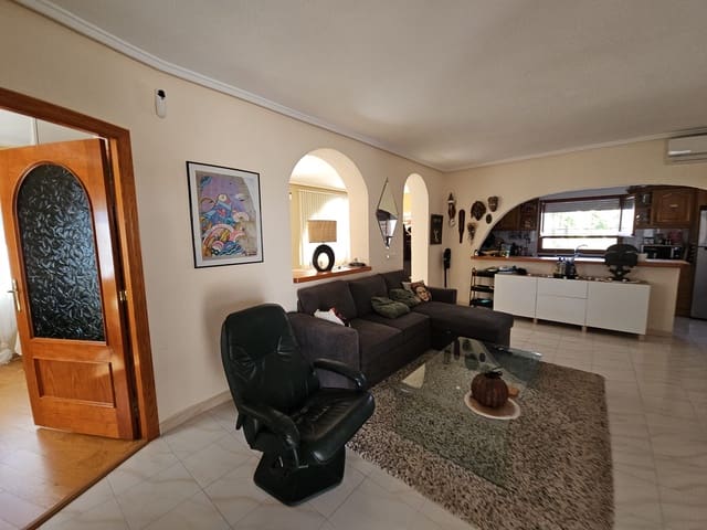 4 makuuhuone Huvila myytävänä paikassa Ciudad Quesada, Rojales mukana uima-altaan 
autotalli - 549 500 € (Ref: 9340166)