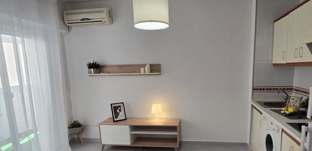 1 slaapkamer Appartement te huur in Playa del Cura, Torrevieja - € 700 (Ref: 9341599)