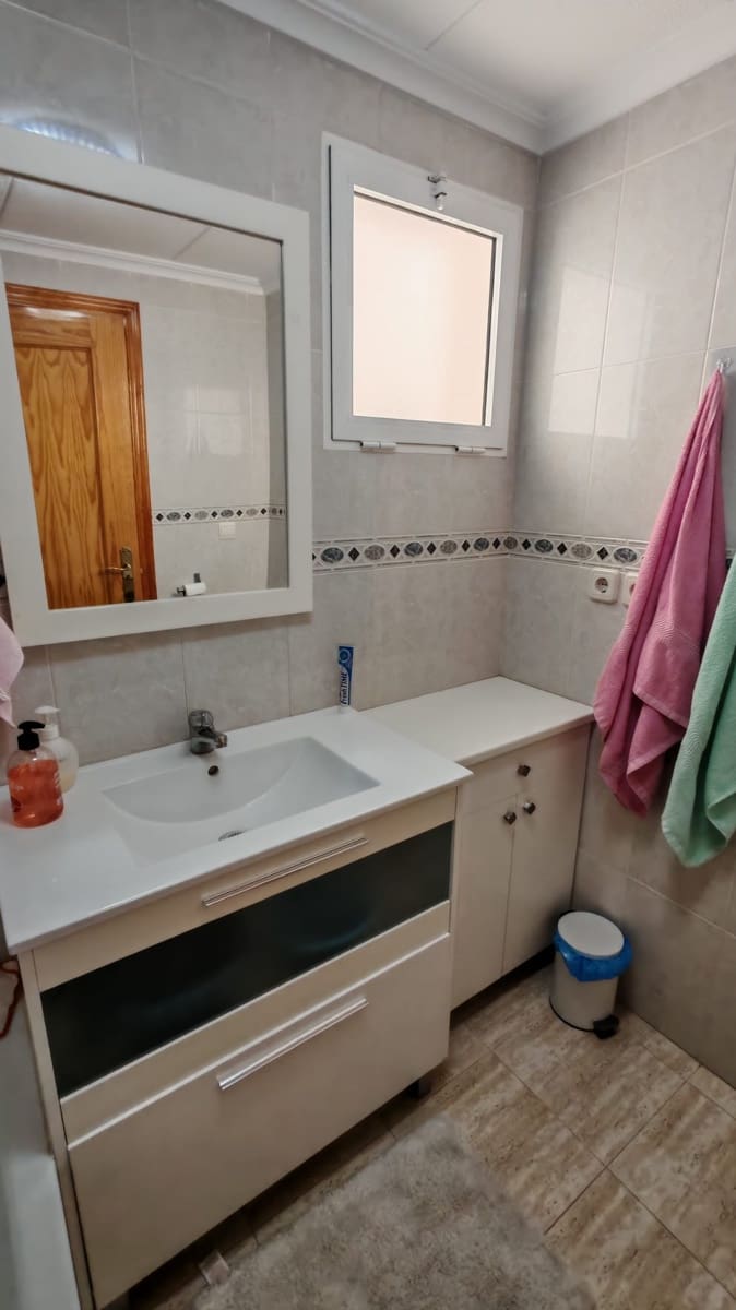 2 soverom Leilighet til leie i Torrevieja med svømmebasseng - € 900 (Ref: 9341601)