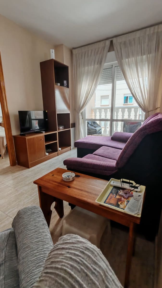 2 soverom Leilighet til leie i Torrevieja med svømmebasseng - € 900 (Ref: 9341601)
