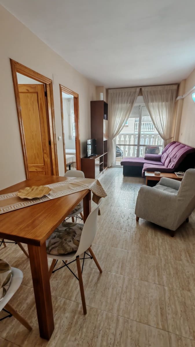 2 soverom Leilighet til leie i Torrevieja med svømmebasseng - € 900 (Ref: 9341601)