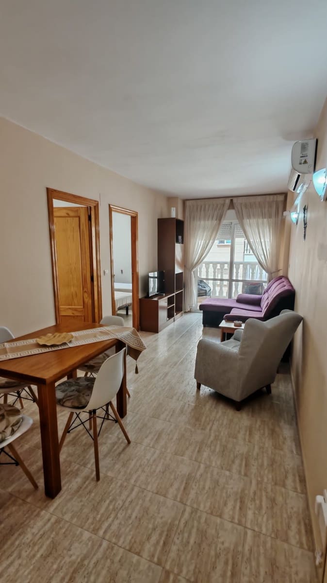 2 soverom Leilighet til leie i Torrevieja med svømmebasseng - € 900 (Ref: 9341601)