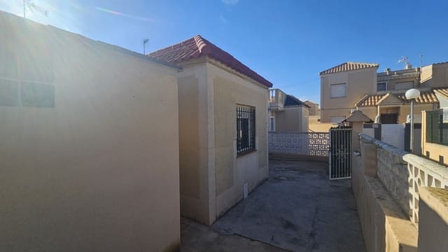 2 quarto Casa em Banda para venda em El Chaparral - La Siesta - La Torreta, Torrevieja com piscina garagem - 152 000 € (Ref: 9521703)