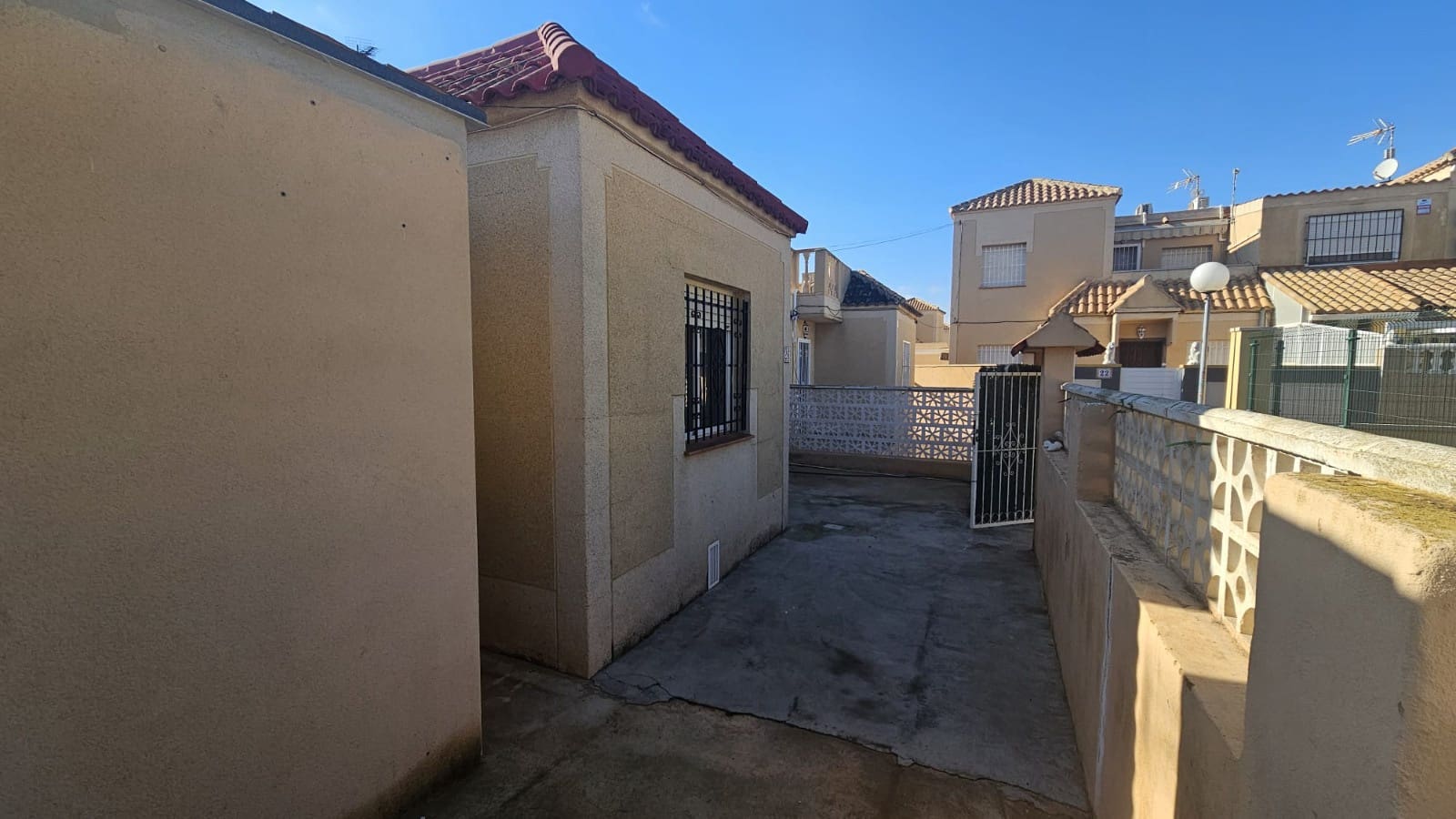 2 quarto Casa em Banda para venda em Torrevieja com piscina garagem - 152 000 € (Ref: 9521703)