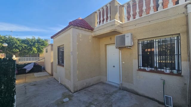 2 quarto Casa em Banda para venda em El Chaparral - La Siesta - La Torreta, Torrevieja com piscina garagem - 152 000 € (Ref: 9521703)