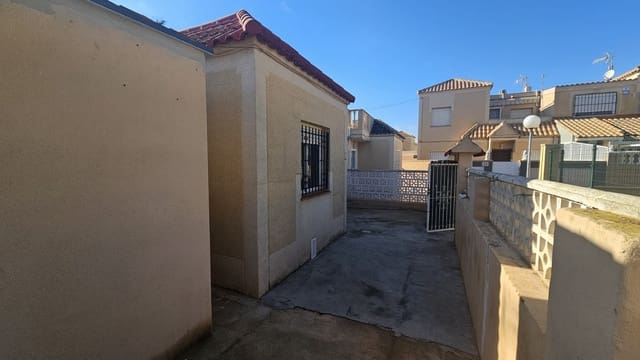2 quarto Casa em Banda para venda em El Chaparral - La Siesta - La Torreta, Torrevieja com piscina garagem - 152 000 € (Ref: 9521703)