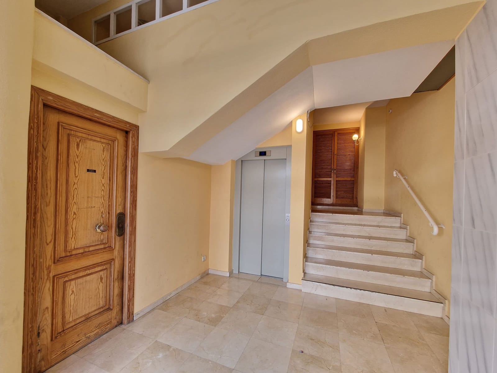 Appartement de 2 chambres à louer à Teulada - 1 200 € (Ref: 10140228)