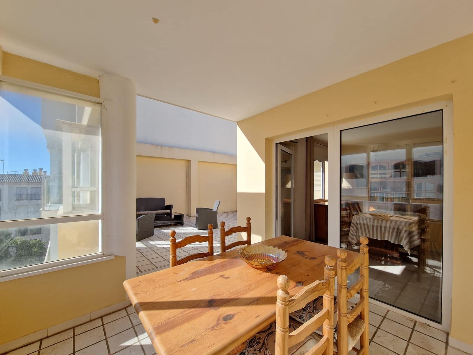 Appartement de 2 chambres à louer à Teulada - 1 200 € (Ref: 10140228)