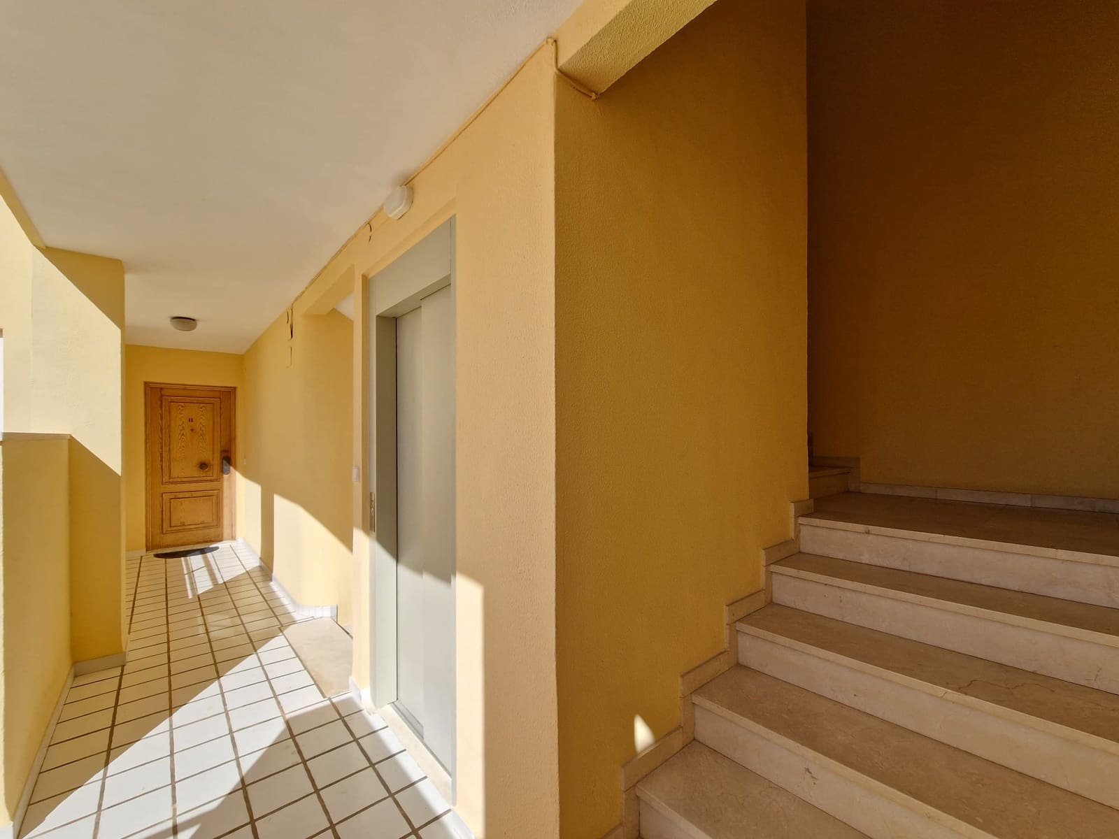 Appartement de 2 chambres à louer à Teulada - 1 200 € (Ref: 10140228)