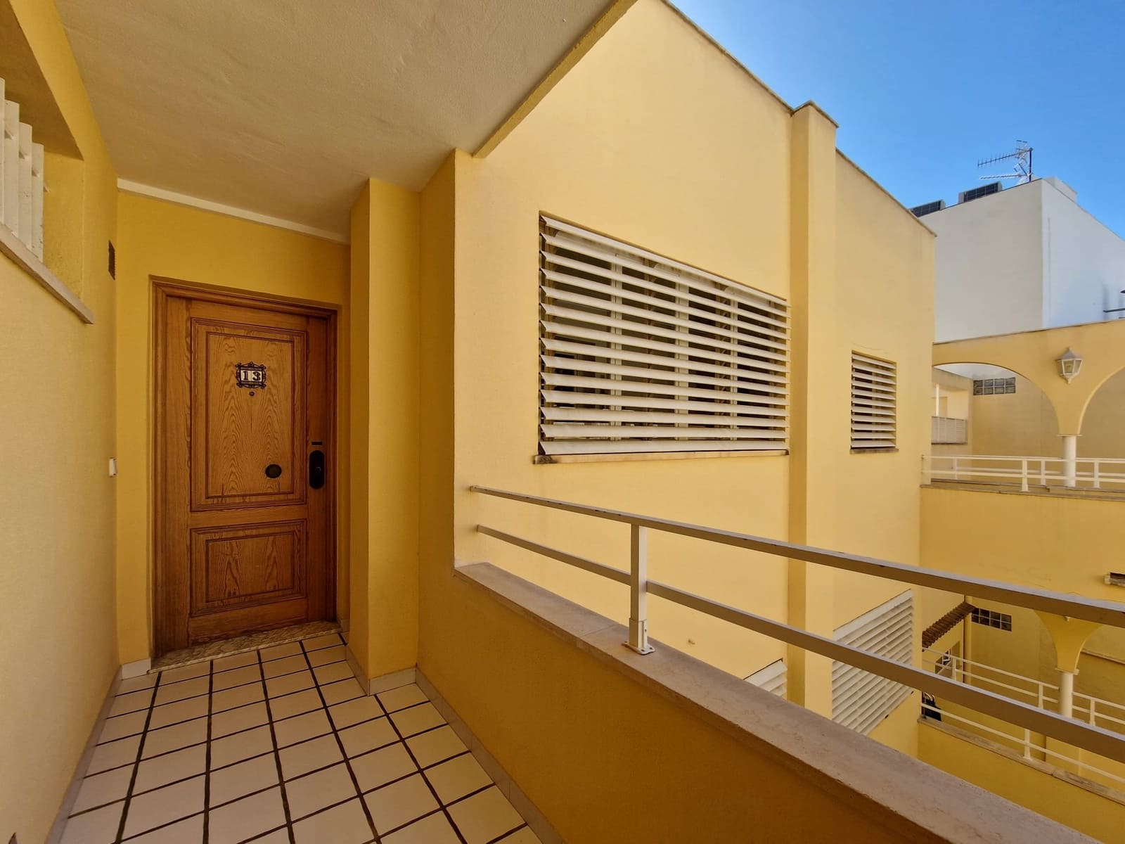 Appartement de 2 chambres à louer à Teulada - 1 200 € (Ref: 10140228)