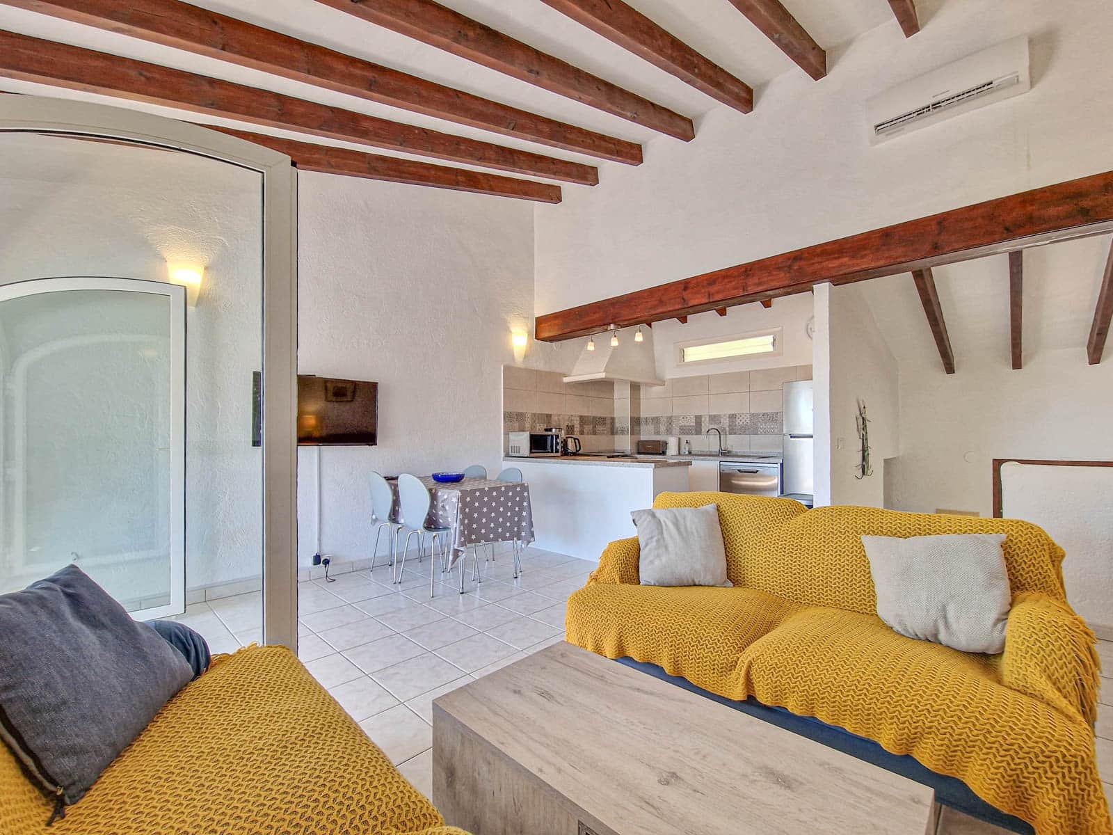 2 makuuhuone Bungalow vuokrattavana paikassa Moraira - 1 000 € (Ref: 9225999)