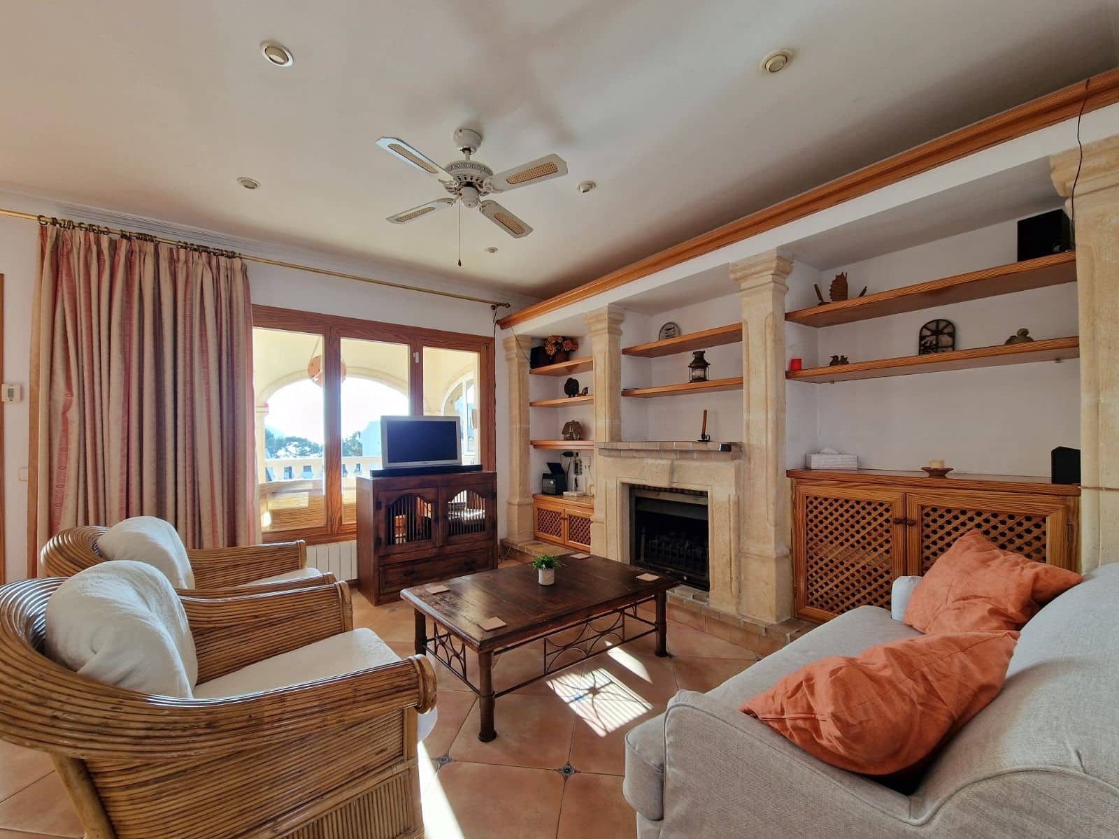 Villa/Maison de 3 chambres à louer à Teulada - 1 400 € (Ref: 9283094)