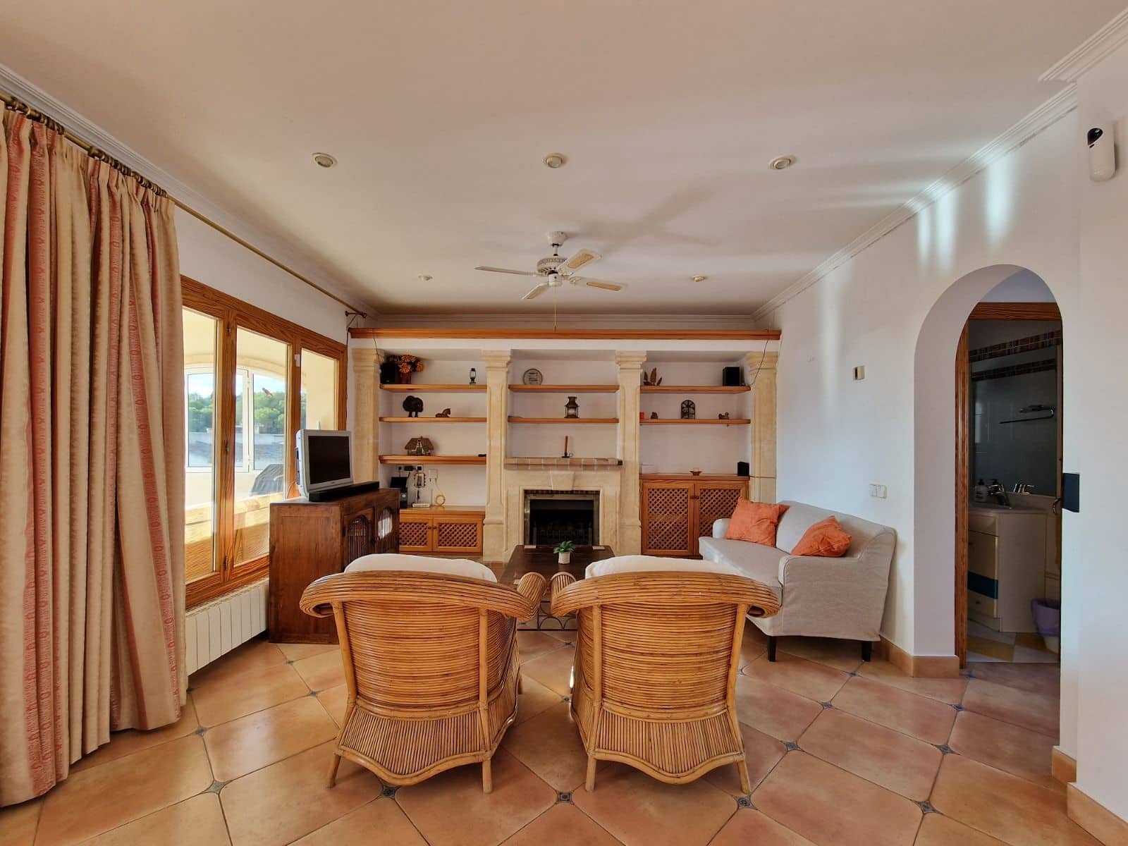 Villa/Maison de 3 chambres à louer à Teulada - 1 400 € (Ref: 9283094)