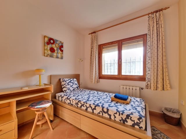 3 bedroom Villa for rent in Teulada Pueblo, Teulada-Moraira - € 1,400 (Ref: 9283094)