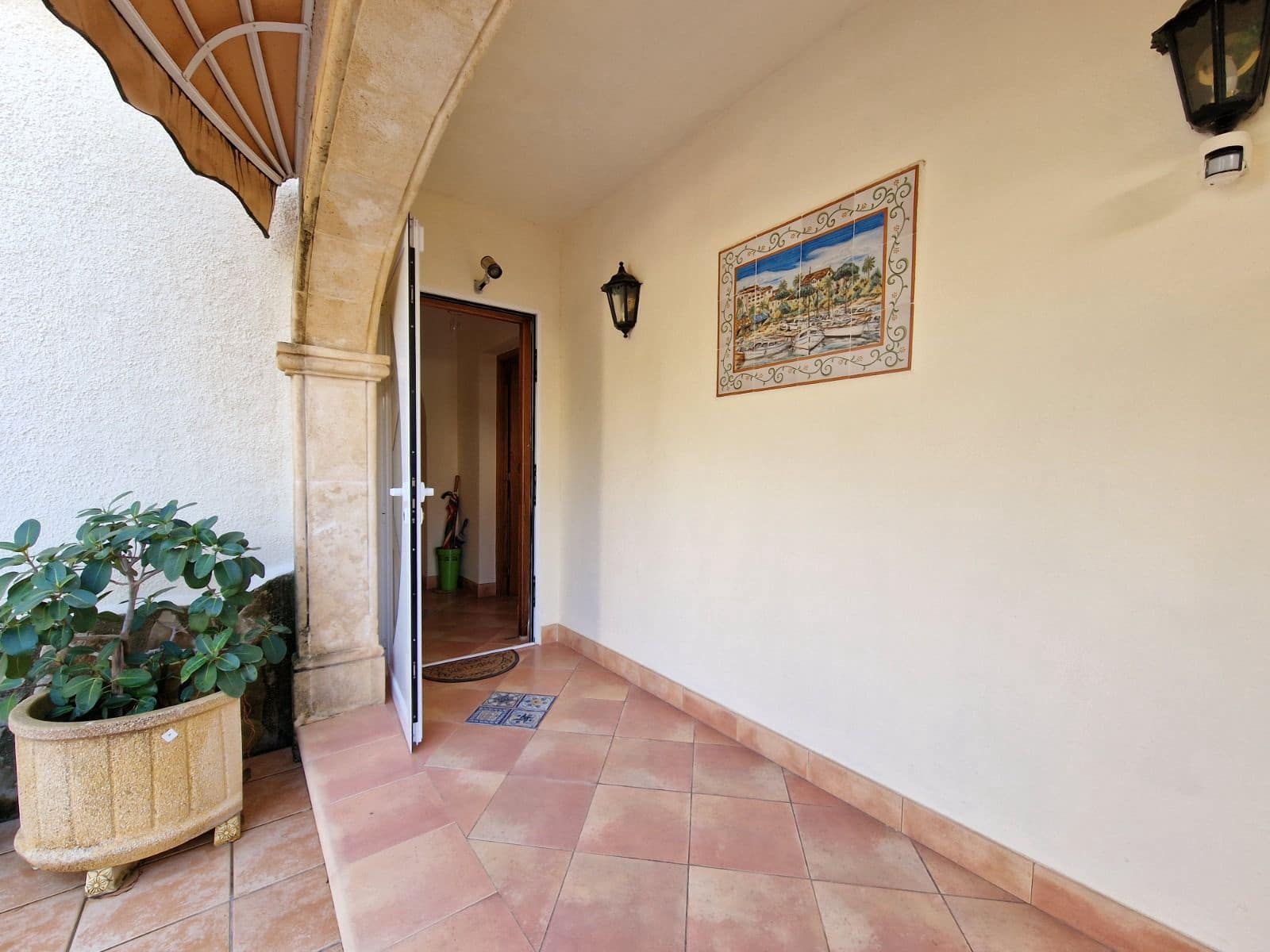 Villa/Maison de 3 chambres à louer à Teulada - 1 400 € (Ref: 9283094)