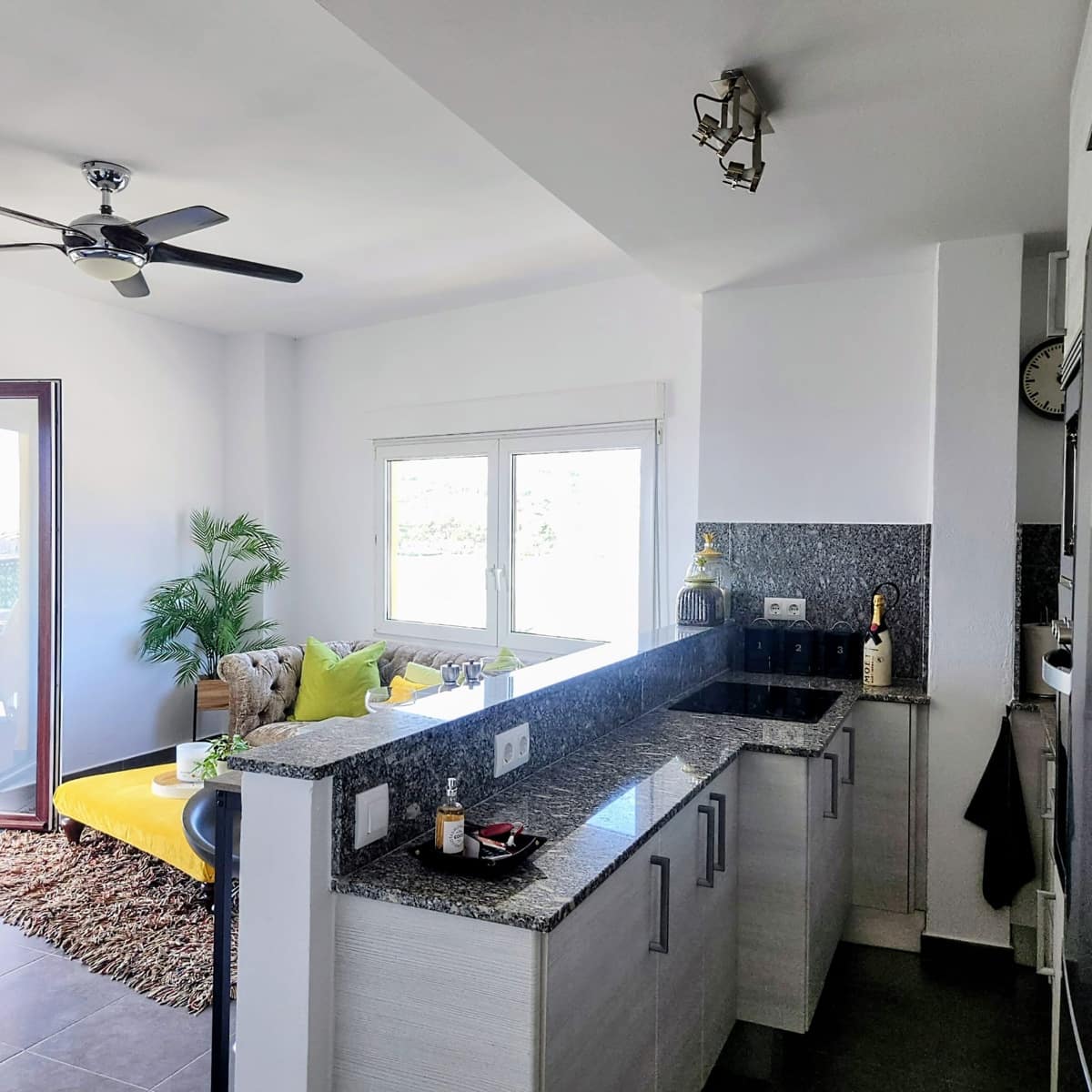 2 soverom Leilighet til leie i Moraira - € 1 150 (Ref: 9569535)