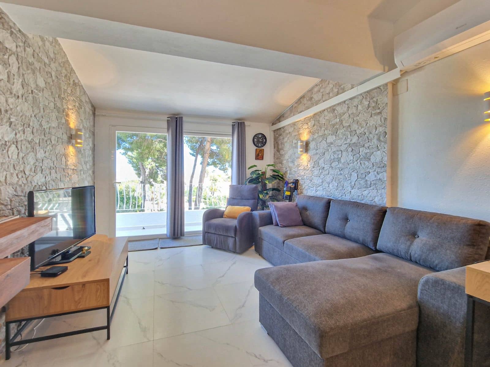 2 bedroom Bungalow for holiday rental in Moraira - € 175 (Ref: 9789467)