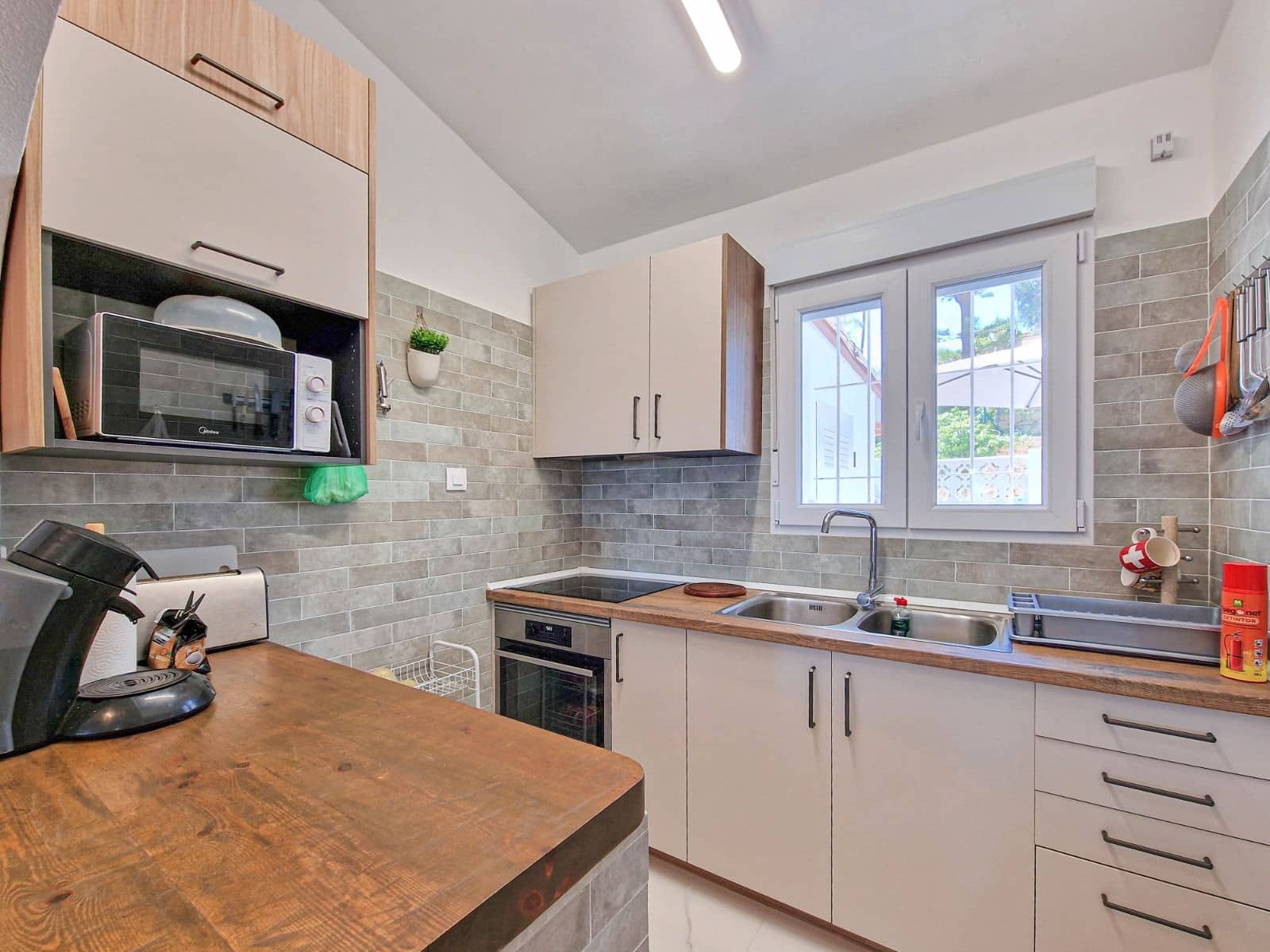 2 bedroom Bungalow for holiday rental in Moraira - € 175 (Ref: 9789467)