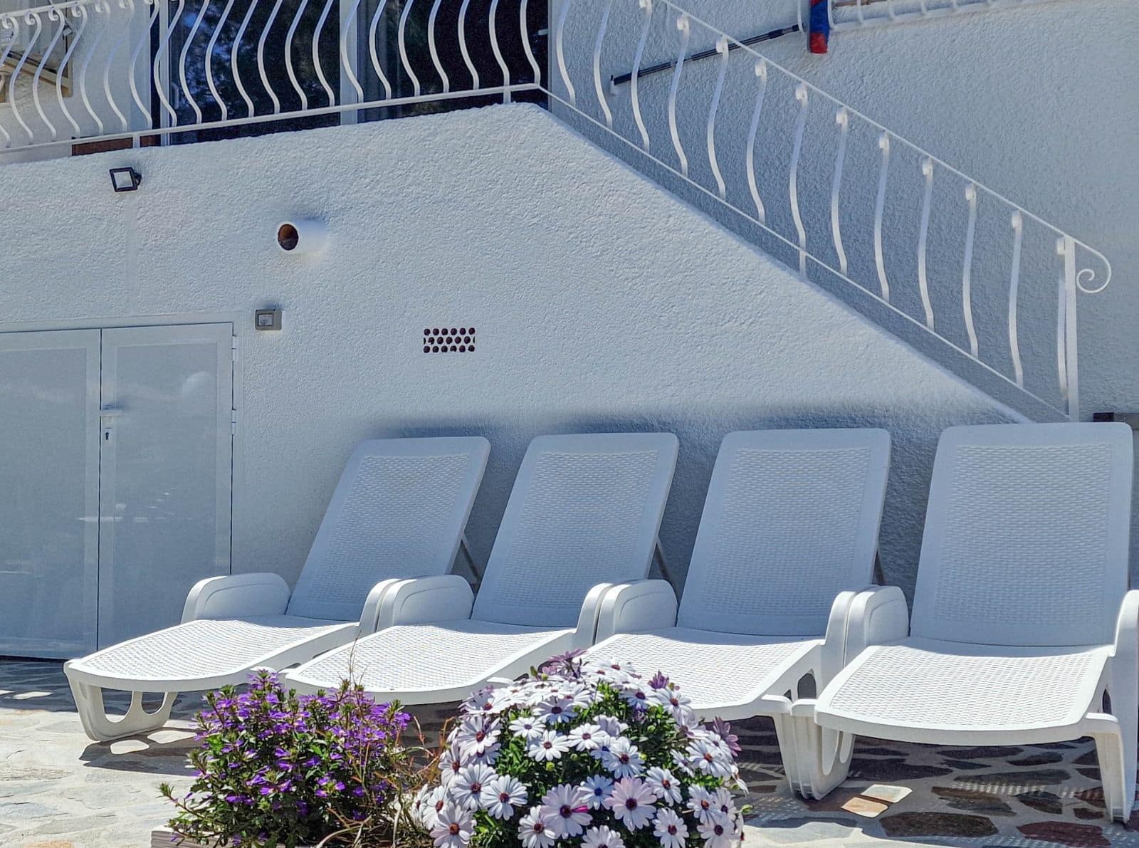 2 bedroom Bungalow for holiday rental in Moraira - € 175 (Ref: 9789467)