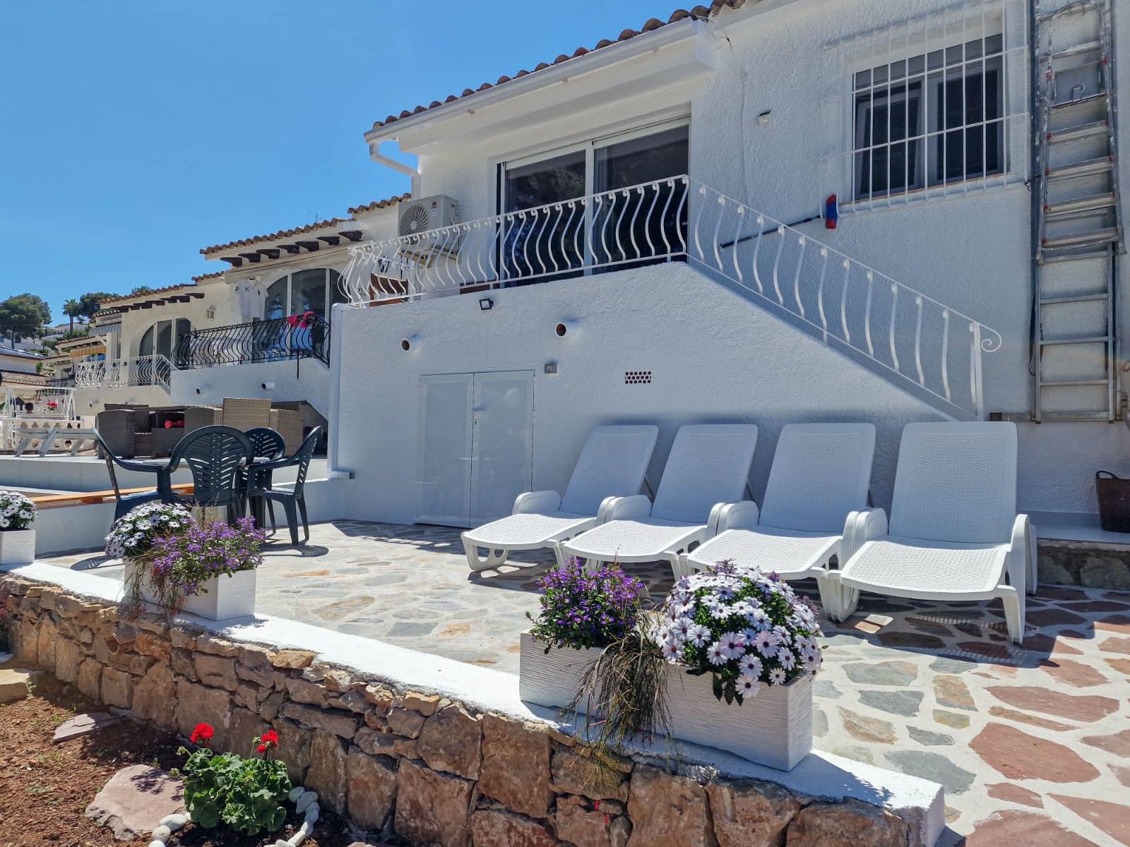 2 bedroom Bungalow for holiday rental in Moraira - € 175 (Ref: 9789467)