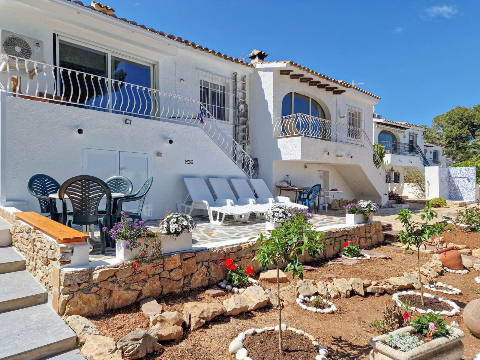2 bedroom Bungalow for holiday rental in Moraira - € 175 (Ref: 9789467)