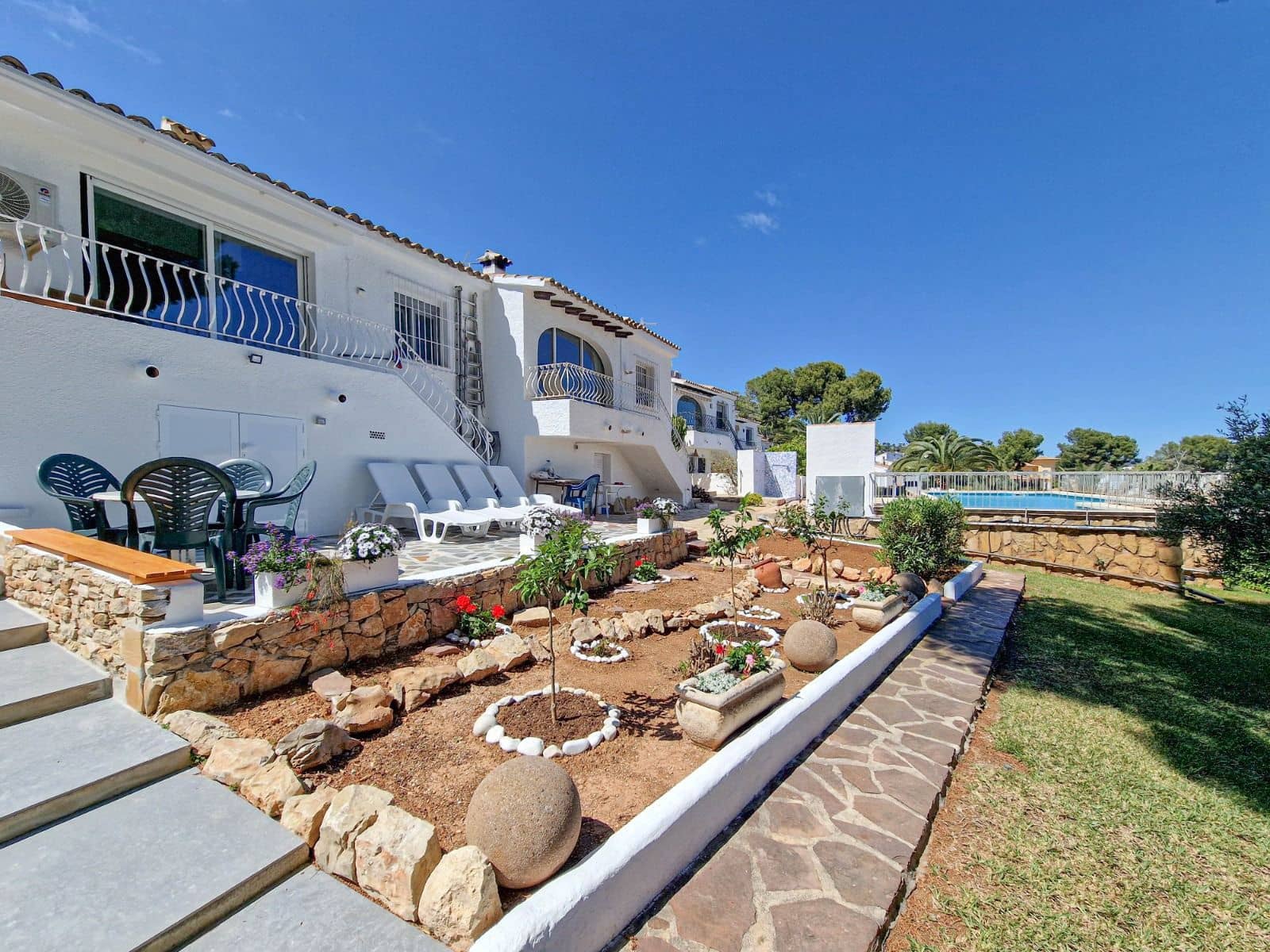 2 bedroom Bungalow for holiday rental in Moraira - € 175 (Ref: 9789467)