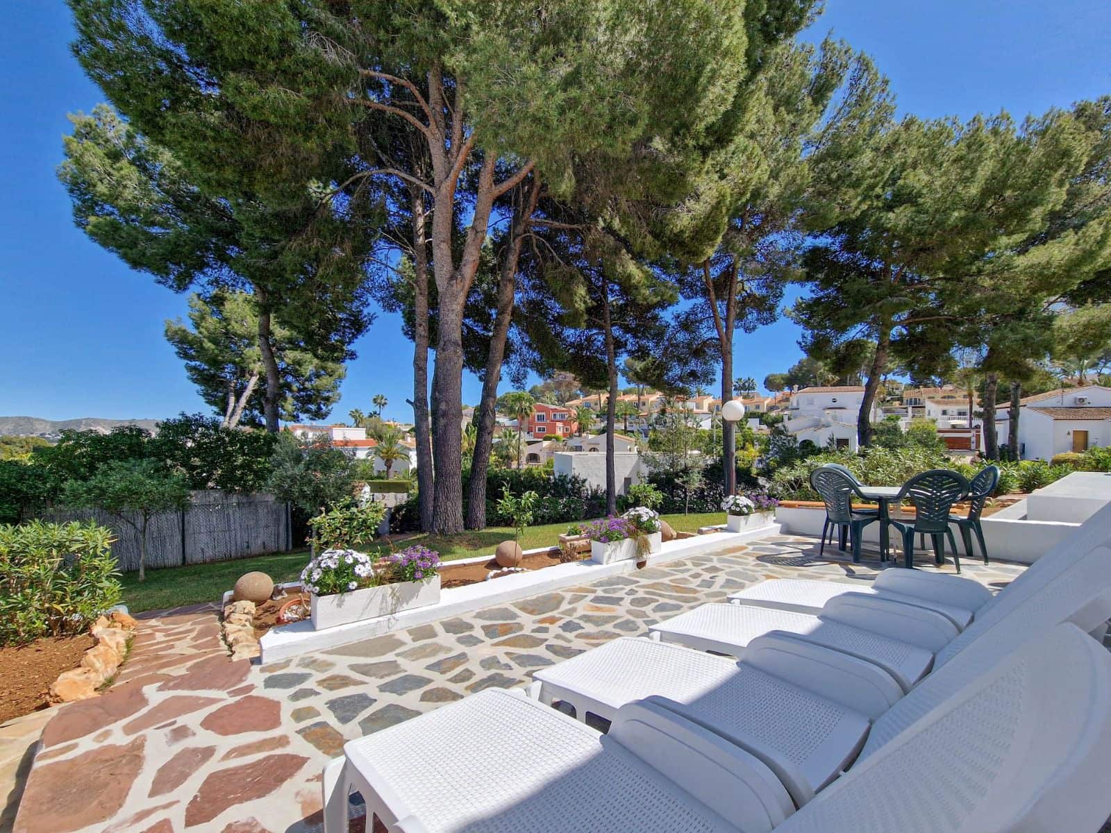 2 bedroom Bungalow for holiday rental in Moraira - € 175 (Ref: 9789467)