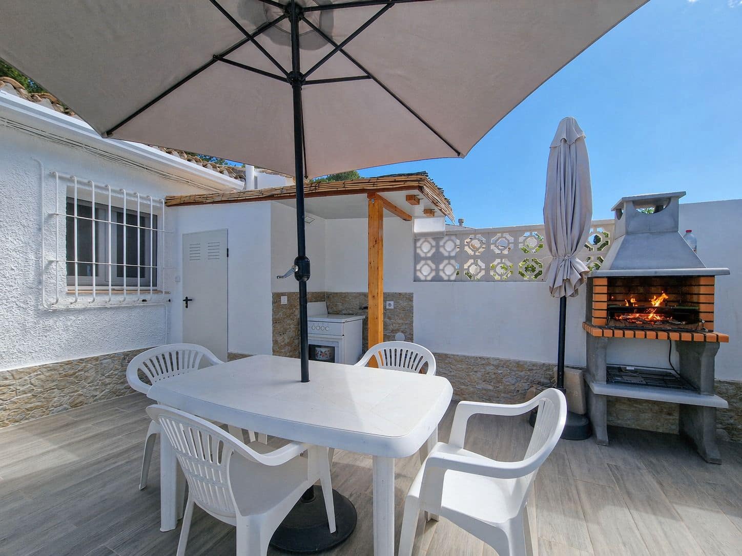 2 bedroom Bungalow for holiday rental in Moraira - € 175 (Ref: 9789467)