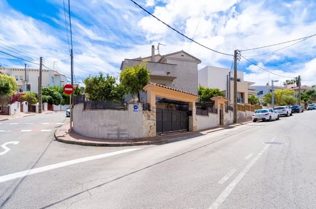 6 bedroom Semi-detached Villa for sale in Creixell with garage - € 349,000 (Ref: 8866573)