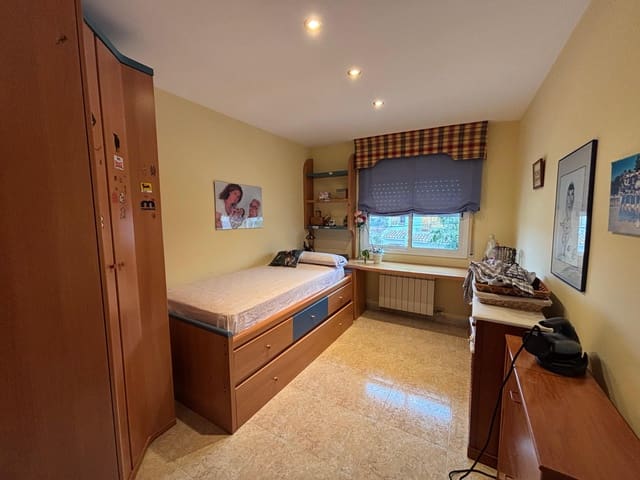 6 bedroom Semi-detached Villa for sale in Creixell with garage - € 349,000 (Ref: 8866573)