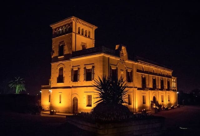 17 slaapkamer Hotel te koop in Santa Oliva met zwembad garage - € 8.000.000 (Ref: 8929716)