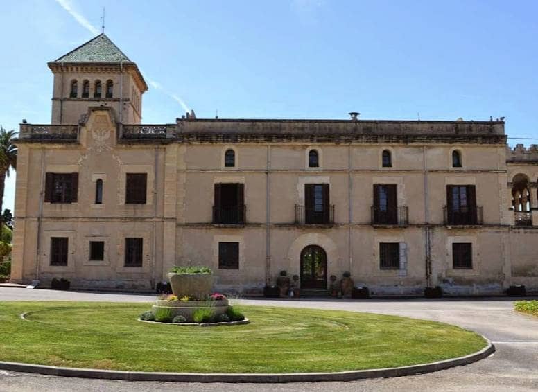 17 soveværelse Hotel til salg i Santa Oliva med swimmingpool garage - € 8.000.000 (Ref: 8929716)