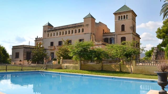 17 slaapkamer Hotel te koop in Santa Oliva met zwembad garage - € 8.000.000 (Ref: 8929716)