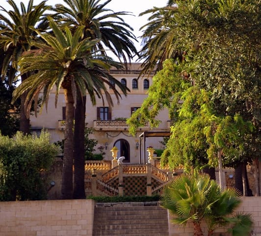 17 slaapkamer Hotel te koop in Santa Oliva met zwembad garage - € 8.000.000 (Ref: 8929716)