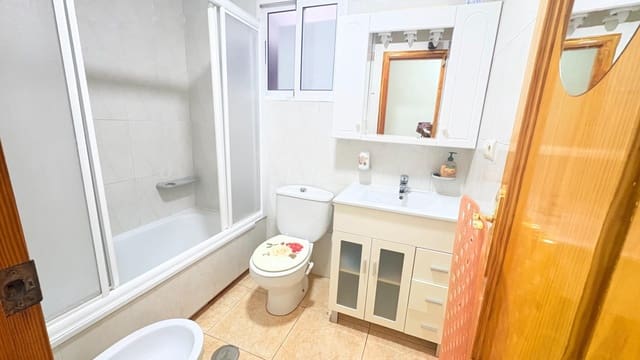2 Zimmer Apartment zu vermieten in Torrevieja - 750 € (Ref: 10047335)
