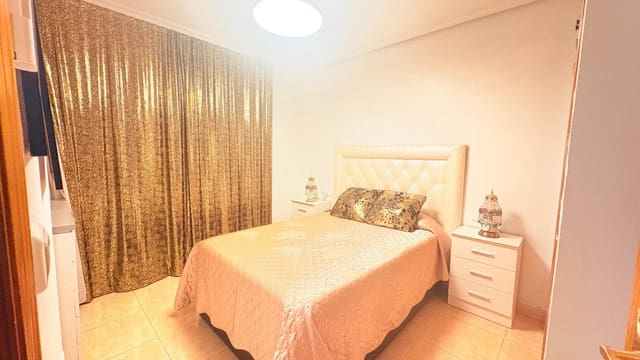 2 Zimmer Apartment zu vermieten in Torrevieja - 750 € (Ref: 10047335)