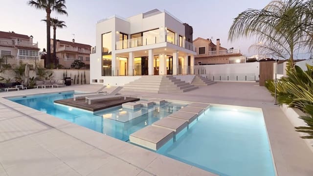 4 soveværelse Villa til salg i Parque Acuático - Sector 25, Torrevieja med swimmingpool - € 1.350.000 (Ref: 8741744)