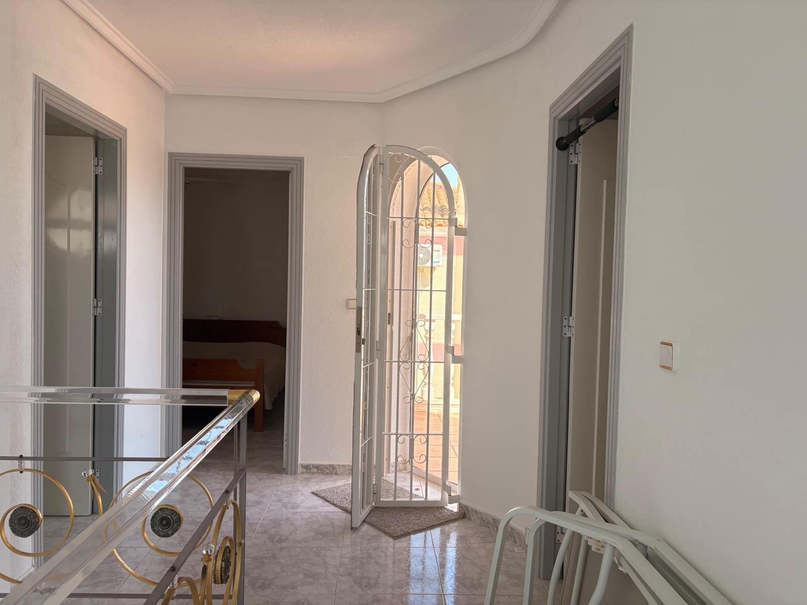 4 quarto Moradia para venda em Torrevieja com piscina - 320 000 € (Ref: 8894266)