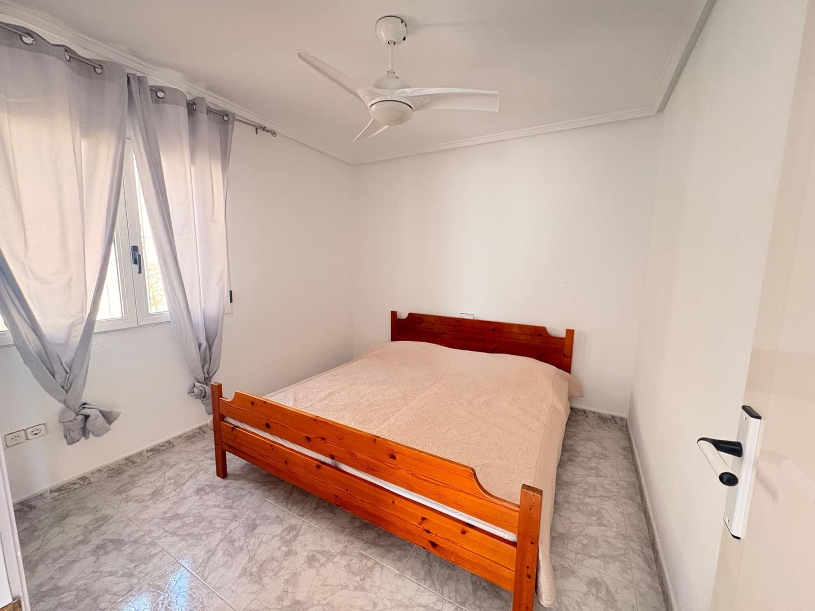 4 bedroom Villa for sale in Torrevieja with pool - € 320,000 (Ref: 8894266)