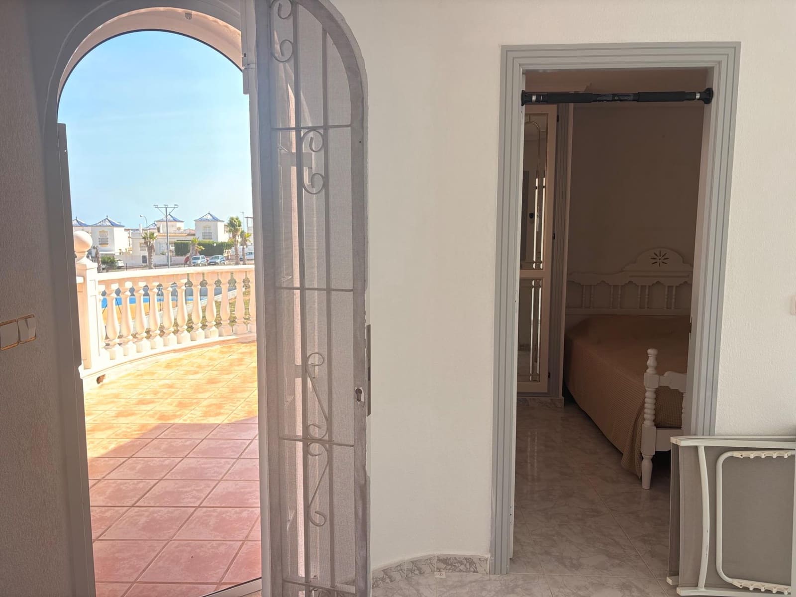 4 bedroom Villa for sale in Torrevieja with pool - € 320,000 (Ref: 8894266)