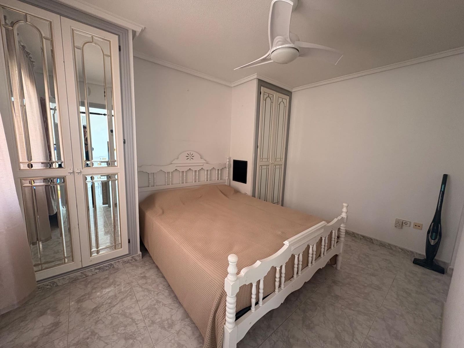 4 bedroom Villa for sale in Torrevieja with pool - € 320,000 (Ref: 8894266)